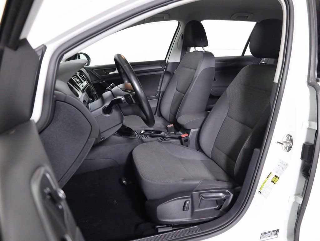 Used 2018 Volkswagen Golf S image 27