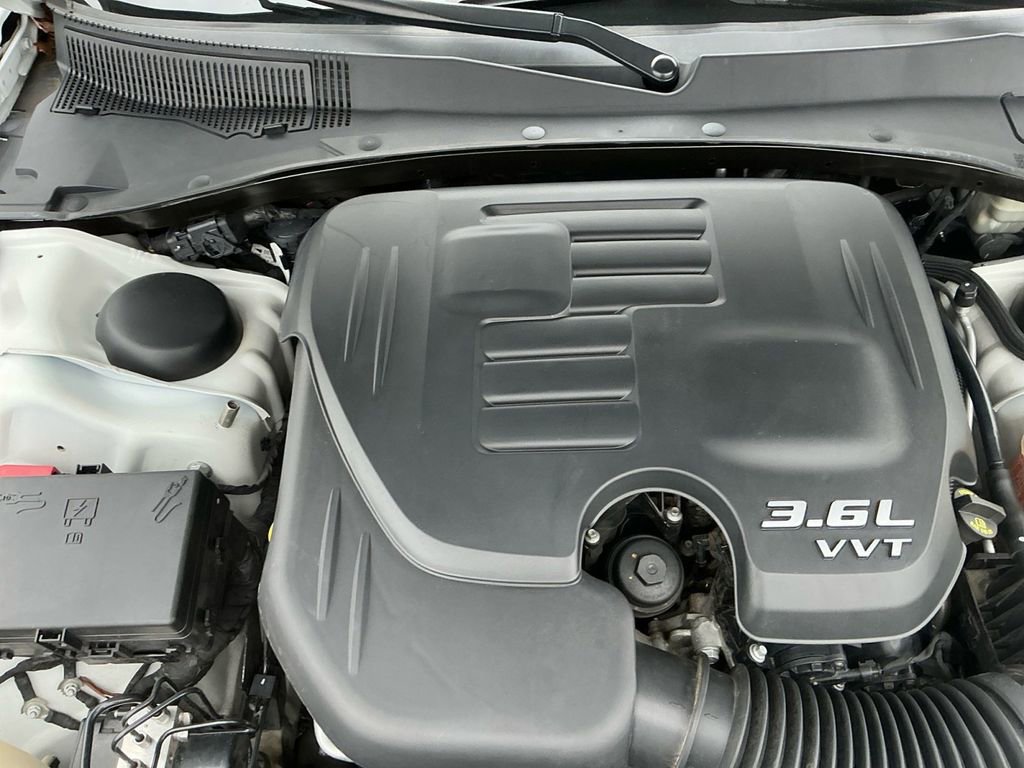 Used 2013 Chrysler 300 C w/ Light Group image 25