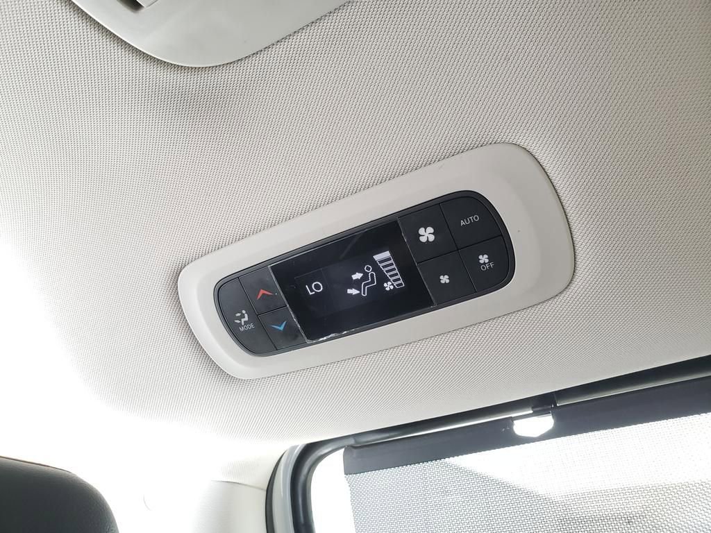 Used 2022 Chrysler Pacifica Touring-L FWD image 17