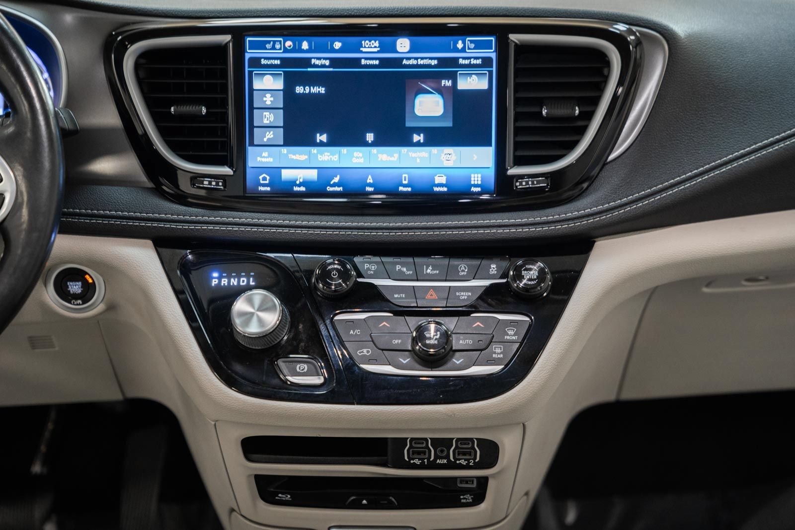 Used 2021 Chrysler Pacifica Touring-L w/ Uconnect Theater Family Group FWD image 26