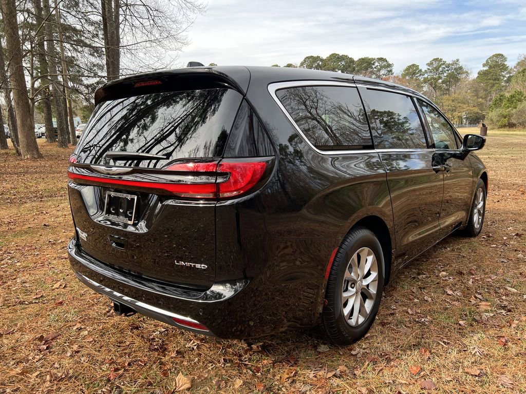 New 2026 Chrysler Pacifica Limited w/ Trailer Tow Group image 3