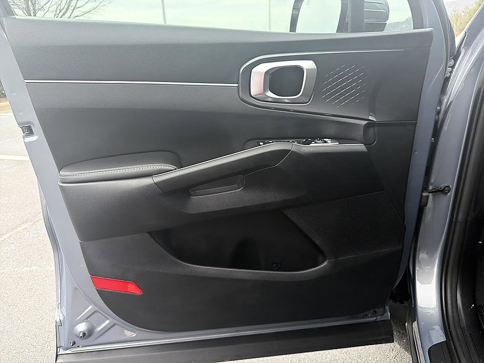 Used 2025 Kia Sorento EX image 9