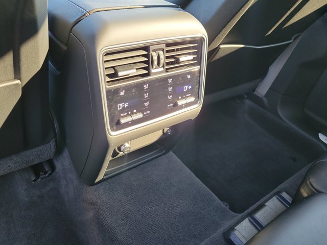 Certified 2023 Porsche Cayenne S Platinum AWD/4WD image 18