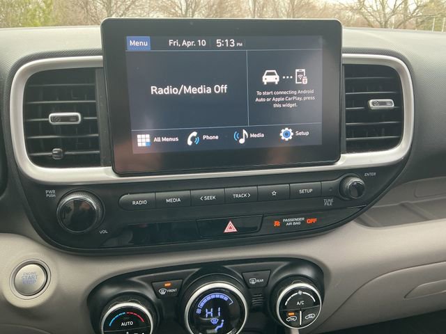 Certified 2024 Hyundai Venue SEL FWD image 19