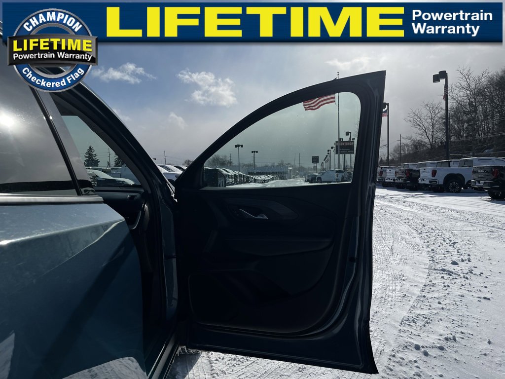 Used 2024 GMC Terrain SLT image 36