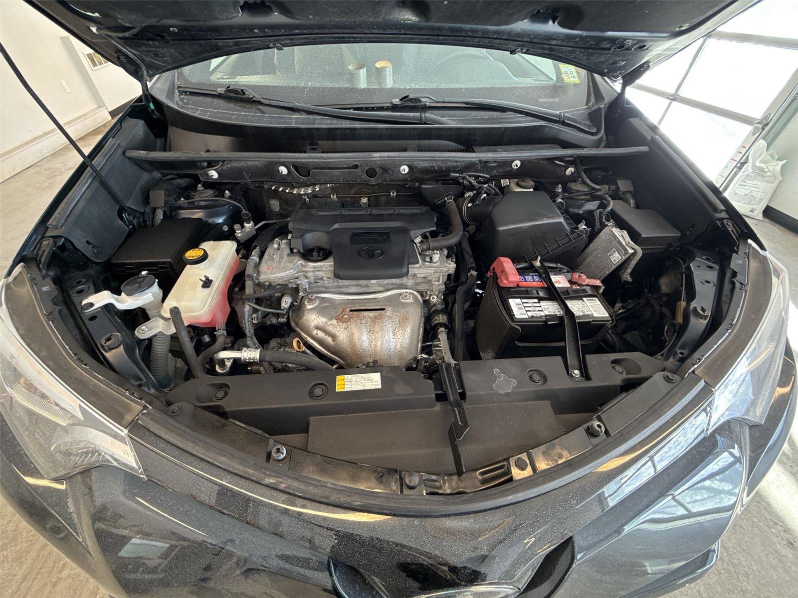 Used 2018 Toyota RAV4 SE w/ Advanced Technology Package image 18