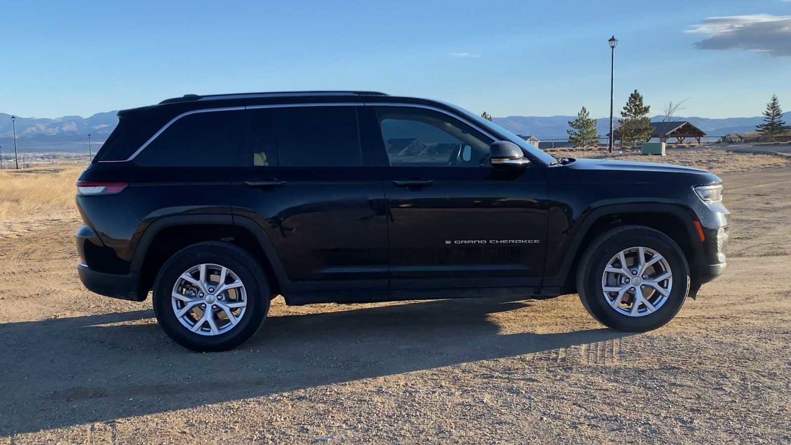 Certified 2022 Jeep Grand Cherokee Limited image 9