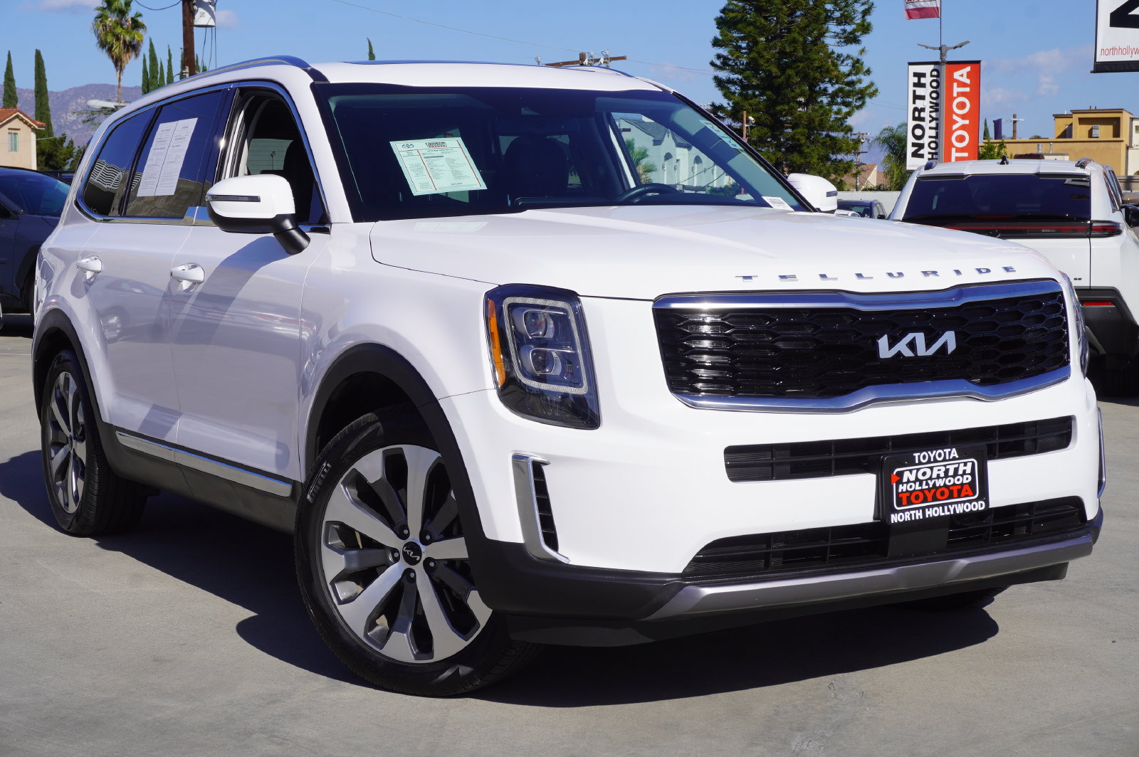 Used 2022 Kia Telluride EX w/ EX Premium Package FWD image 2