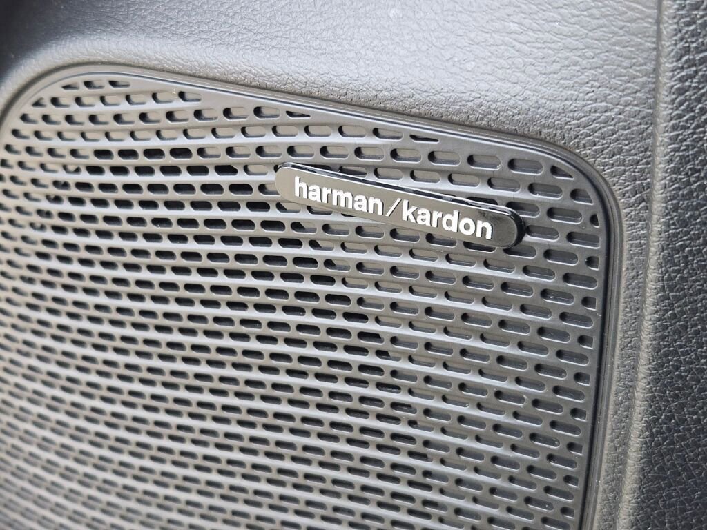 Used 2021 Chrysler Pacifica Limited w/ Uconnect Theater Family Group image 28