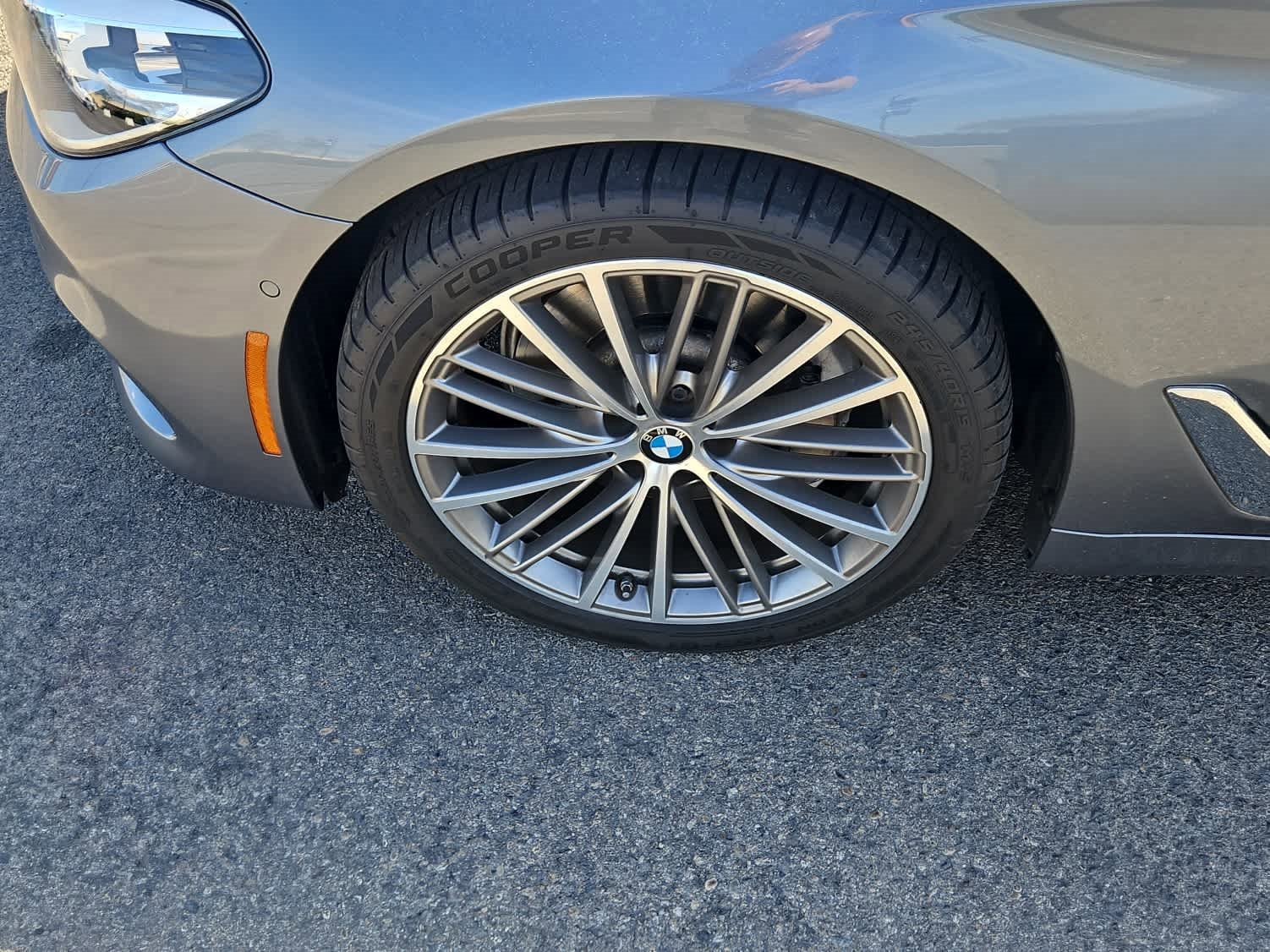 Used 2019 BMW 530i w/ Convenience Package image 3