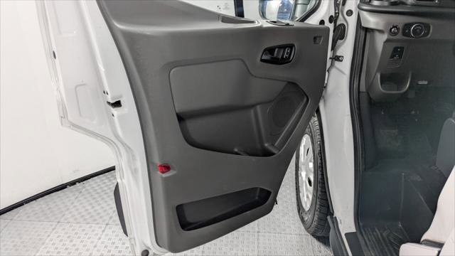 Used 2022 Ford E-Transit 148 High Roof Extended RWD image 12