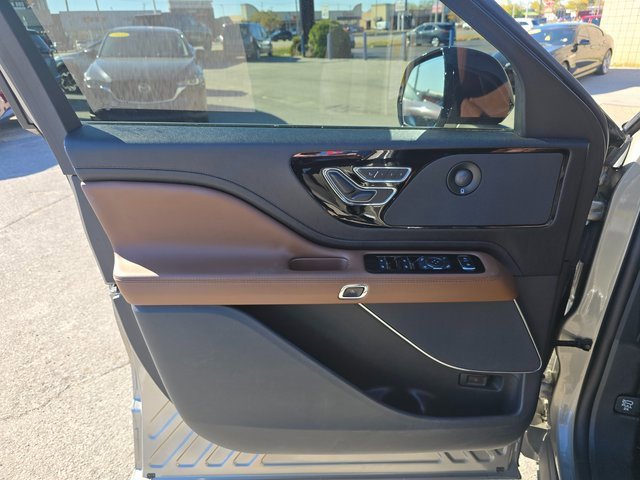 Used 2023 Lincoln Aviator Reserve w/ Equipment Group 201A image 10