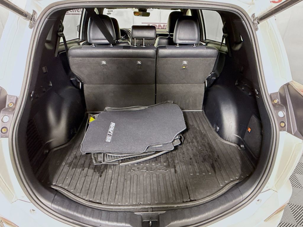 Used 2017 Toyota RAV4 SE w/ Advanced Technology Package image 28