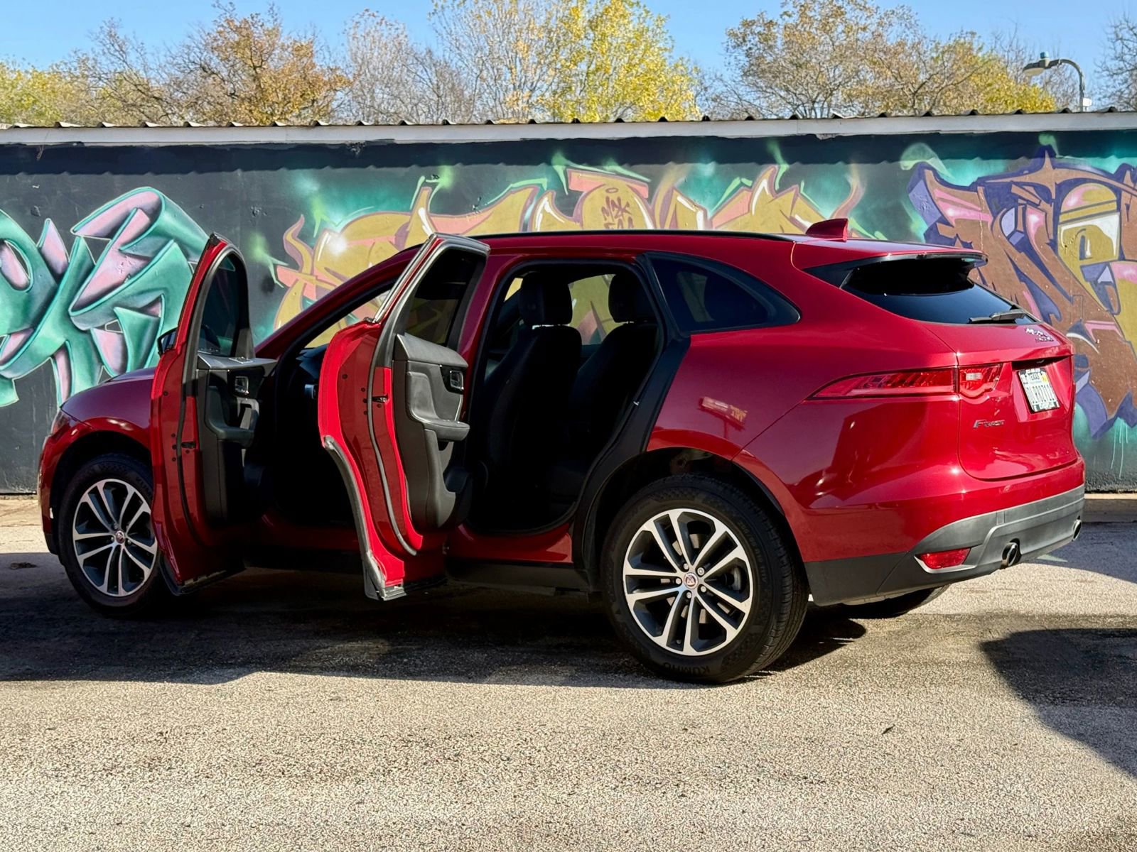 Used 2018 Jaguar F-PACE Premium image 5