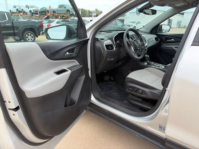 Used 2021 Chevrolet Equinox LS w/ LS Convenience Package AWD/4WD image 9