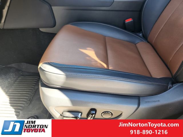 Used 2025 Lexus GX 550 w/ Accessory Package (2T) image 25