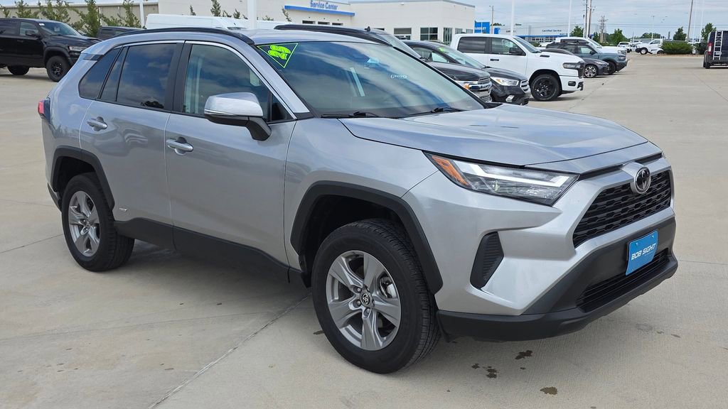 Used 2025 Toyota RAV4 XLE AWD/4WD image 7