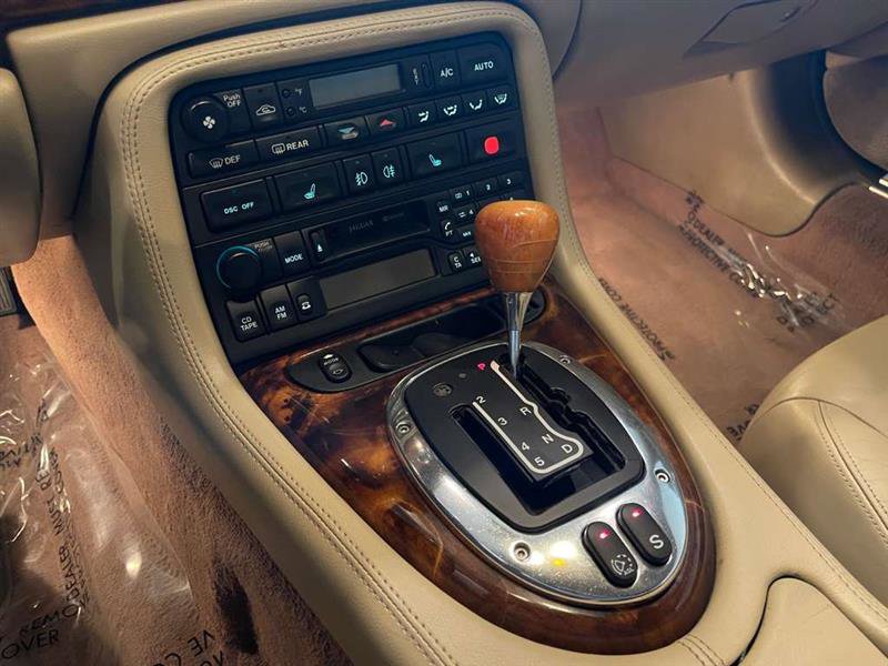 Used 2006 Jaguar XK8 Convertible image 23