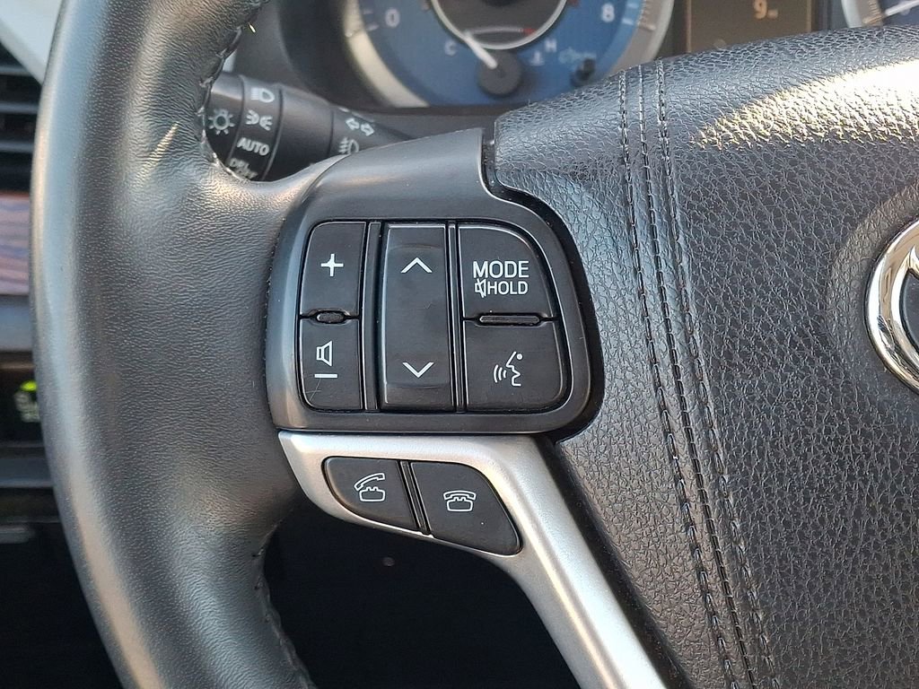 Used 2017 Toyota Sienna Limited image 22