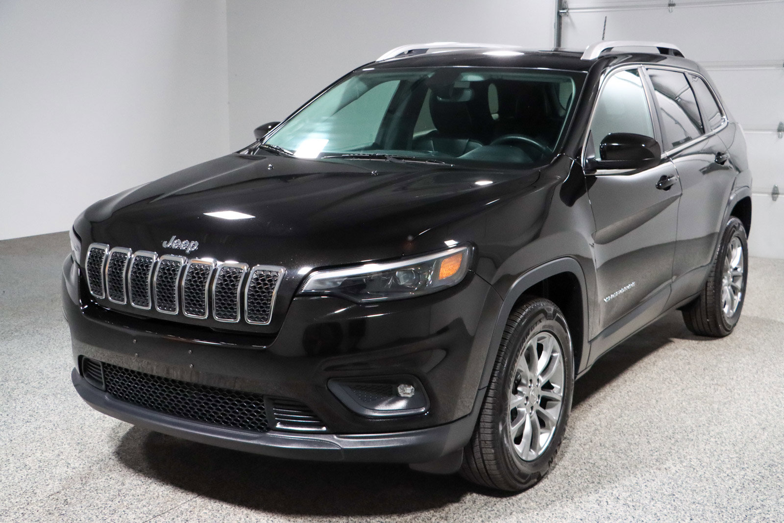 Used 2019 Jeep Cherokee Latitude Plus w/ Comfort/Convenience Group image 30