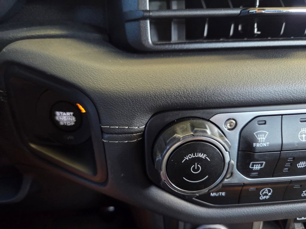 Used 2024 Jeep Wrangler Unlimited Sahara w/ Technology Group AWD/4WD image 45