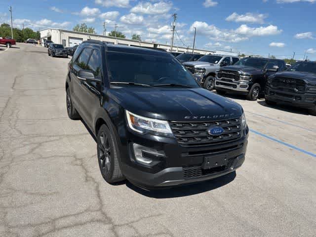 Used 2017 Ford Explorer XLT w/ Equipment Group 202A AWD/4WD image 28