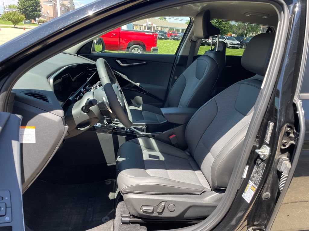 Used 2023 Kia Niro EX FWD image 8