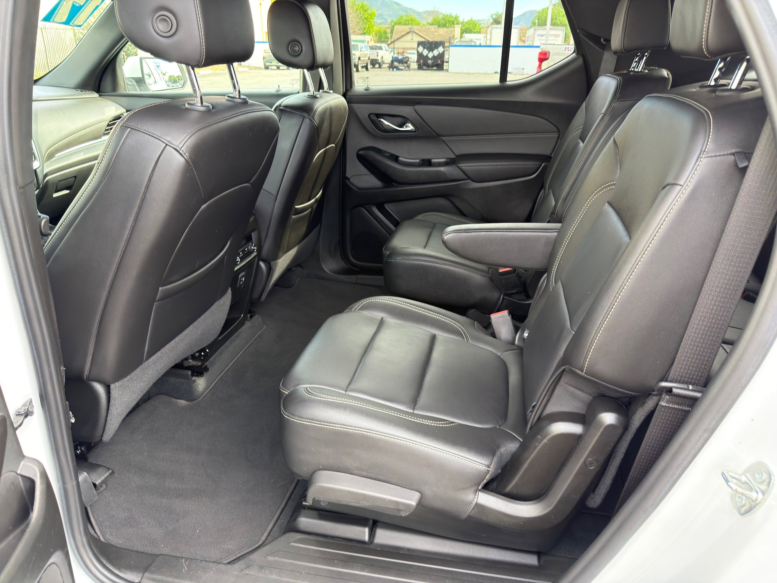 Used 2023 Chevrolet Traverse LT FWD image 15