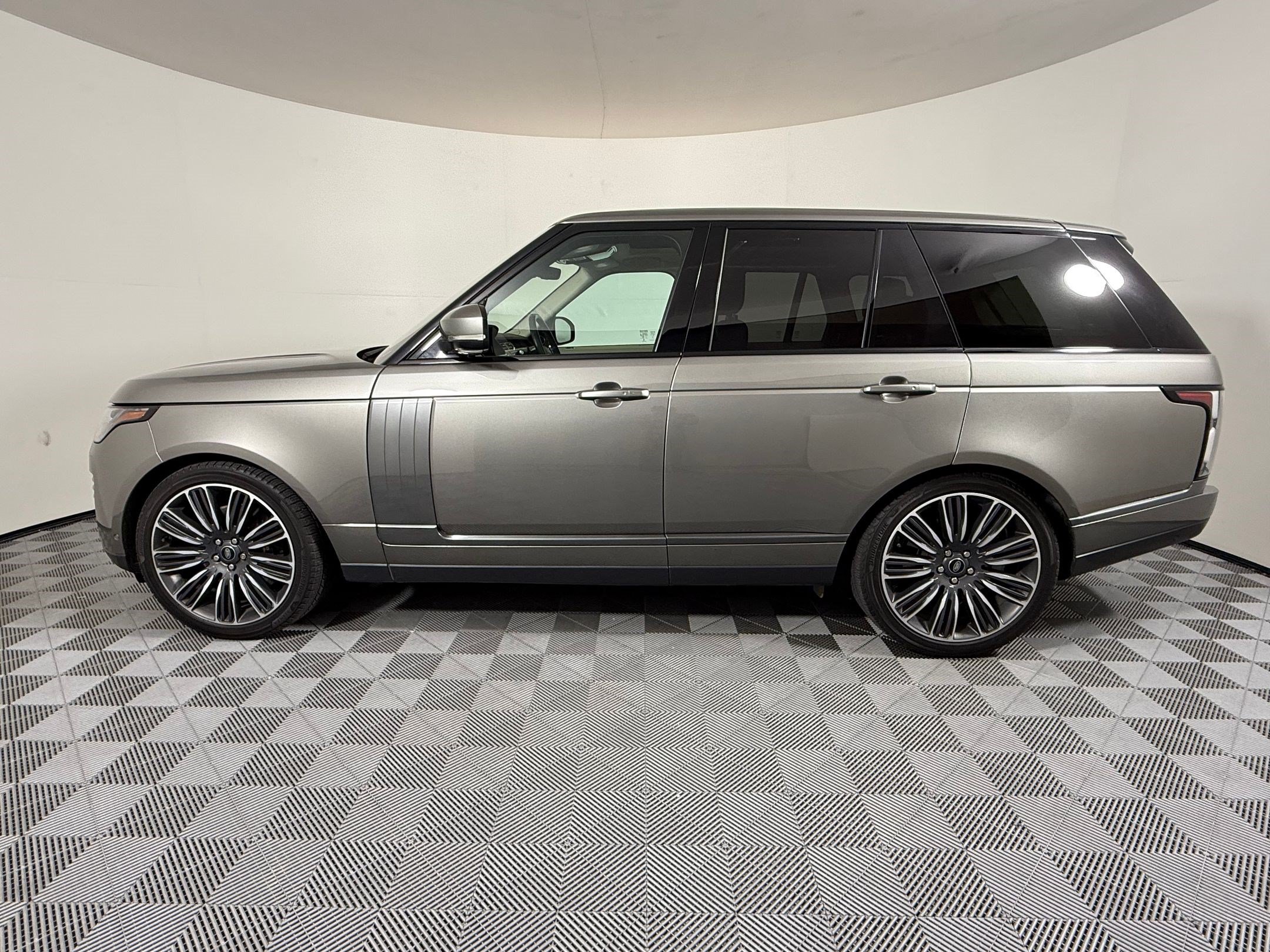 Used 2022 Land Rover Range Rover Westminster Edition AWD/4WD image 2
