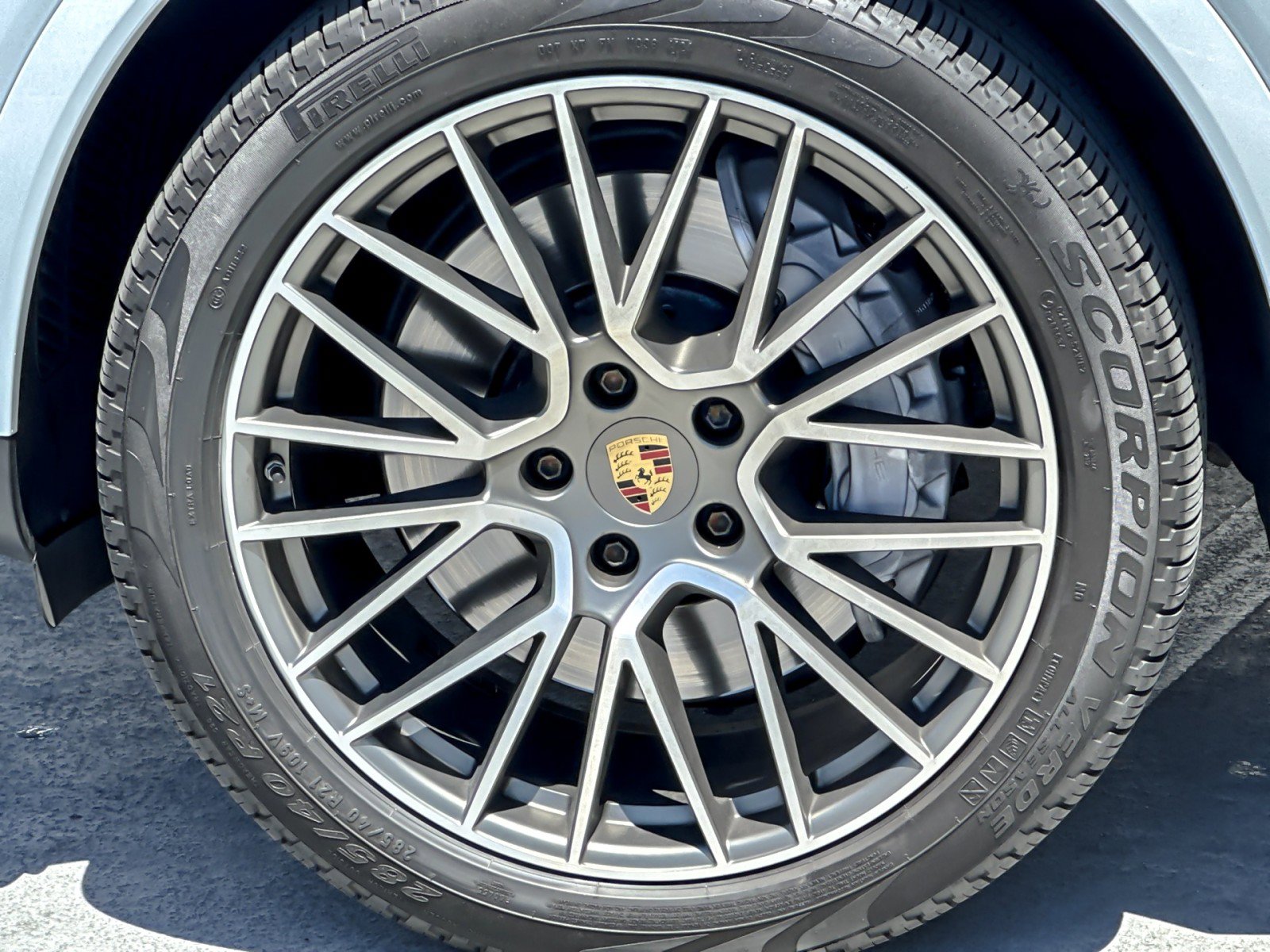 Used 2023 Porsche Cayenne Platinum Edition AWD/4WD image 26