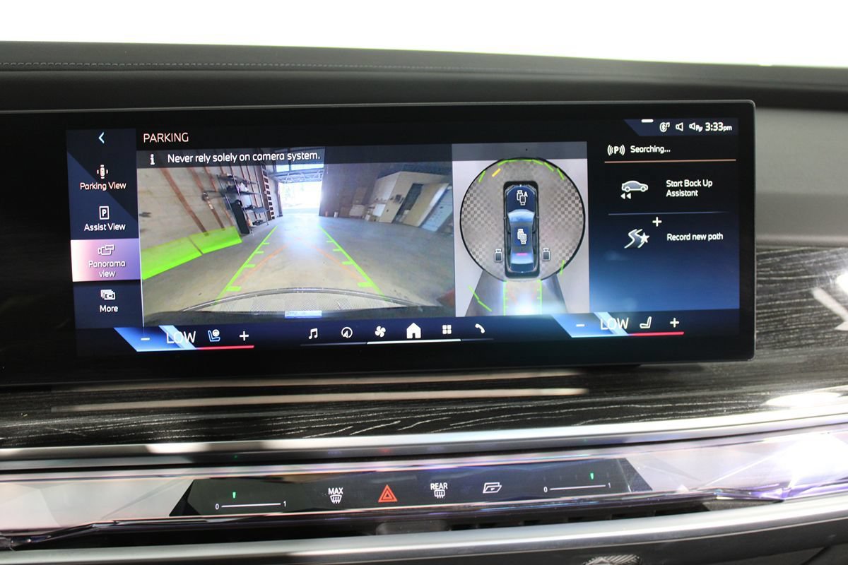 Used 2024 BMW i7 xDrive60 AWD/4WD image 19
