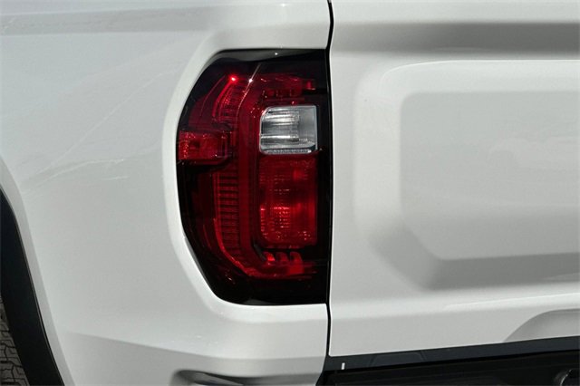 Used 2025 GMC Canyon AT4 image 24