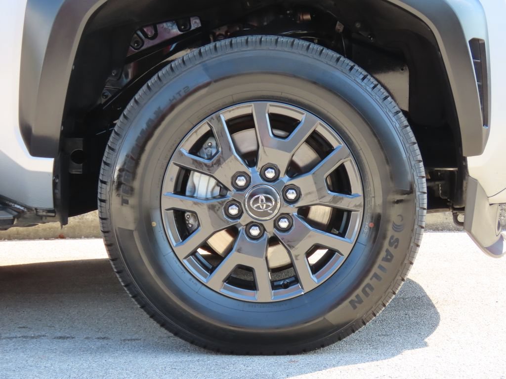 Used 2025 Toyota 4Runner SR5 AWD/4WD image 14