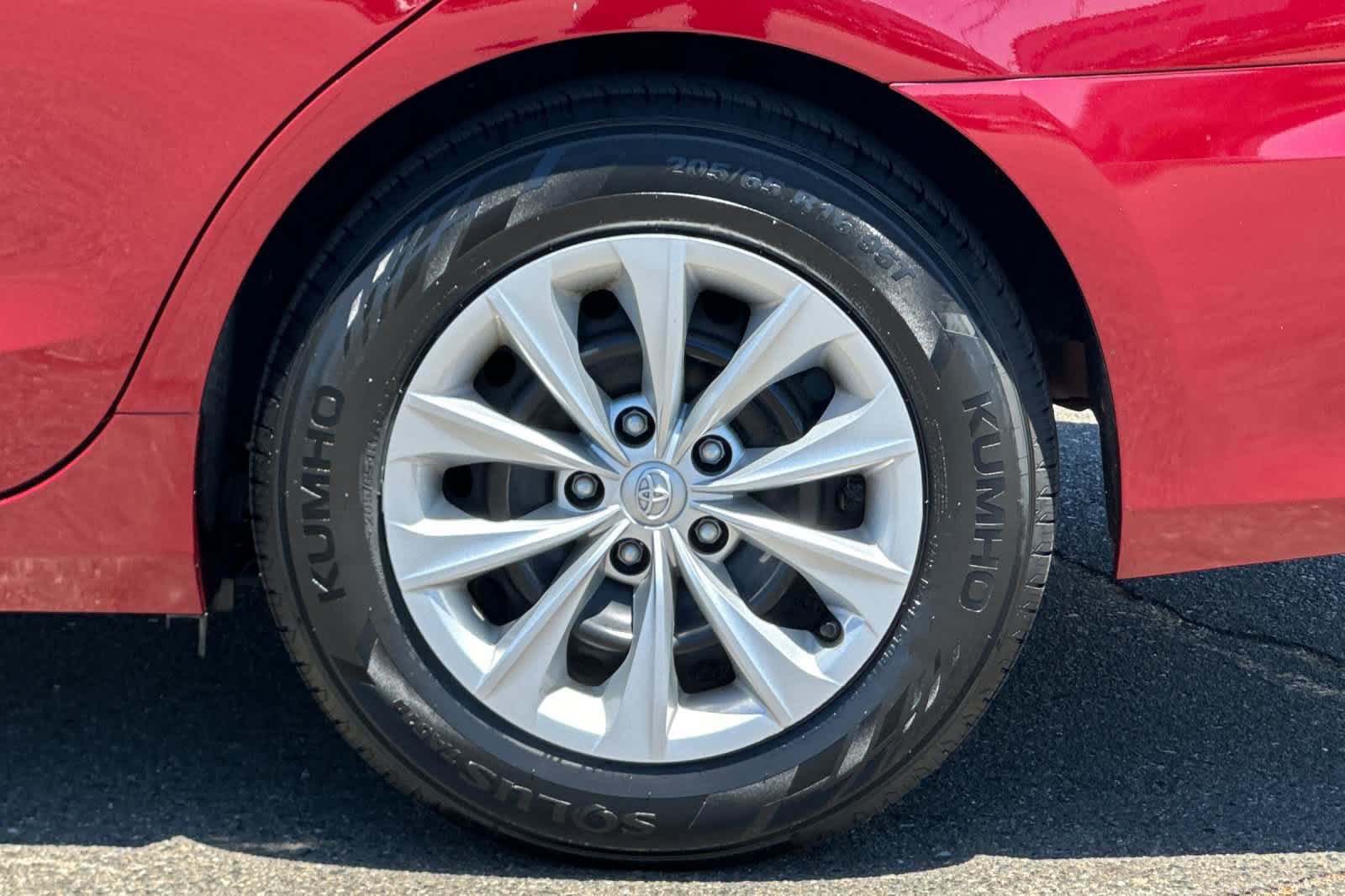 Used 2017 Toyota Camry LE FWD image 28