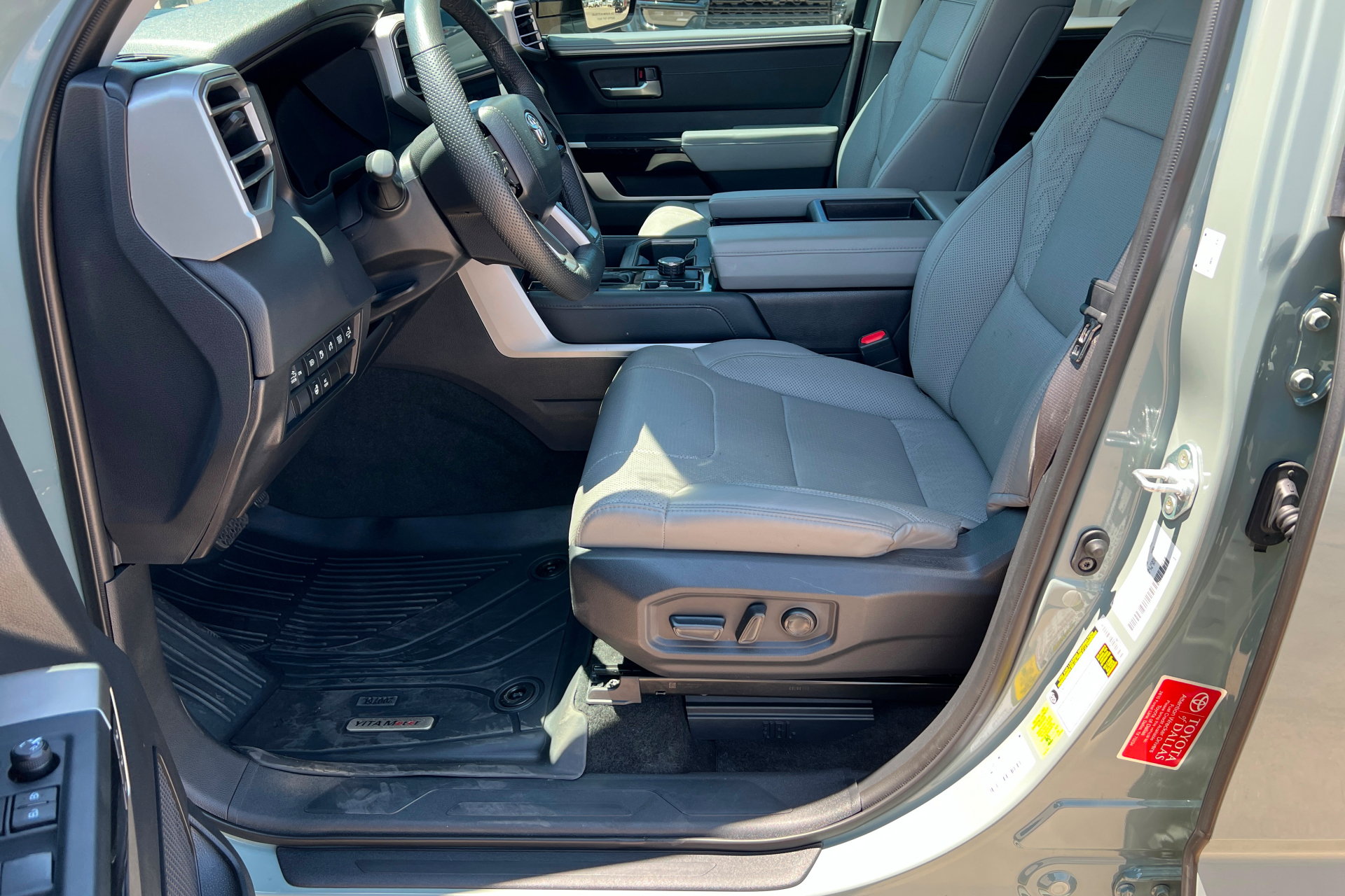 Used 2024 Toyota Tundra Limited AWD/4WD image 18