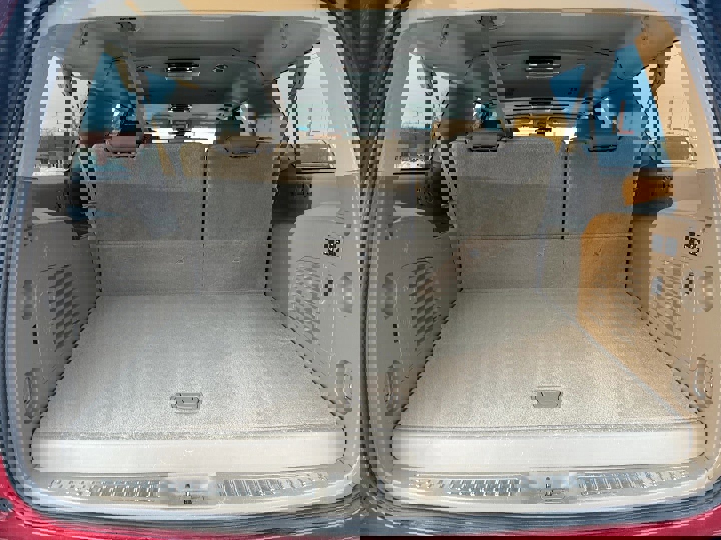 Used 2015 Chevrolet Suburban LT image 8