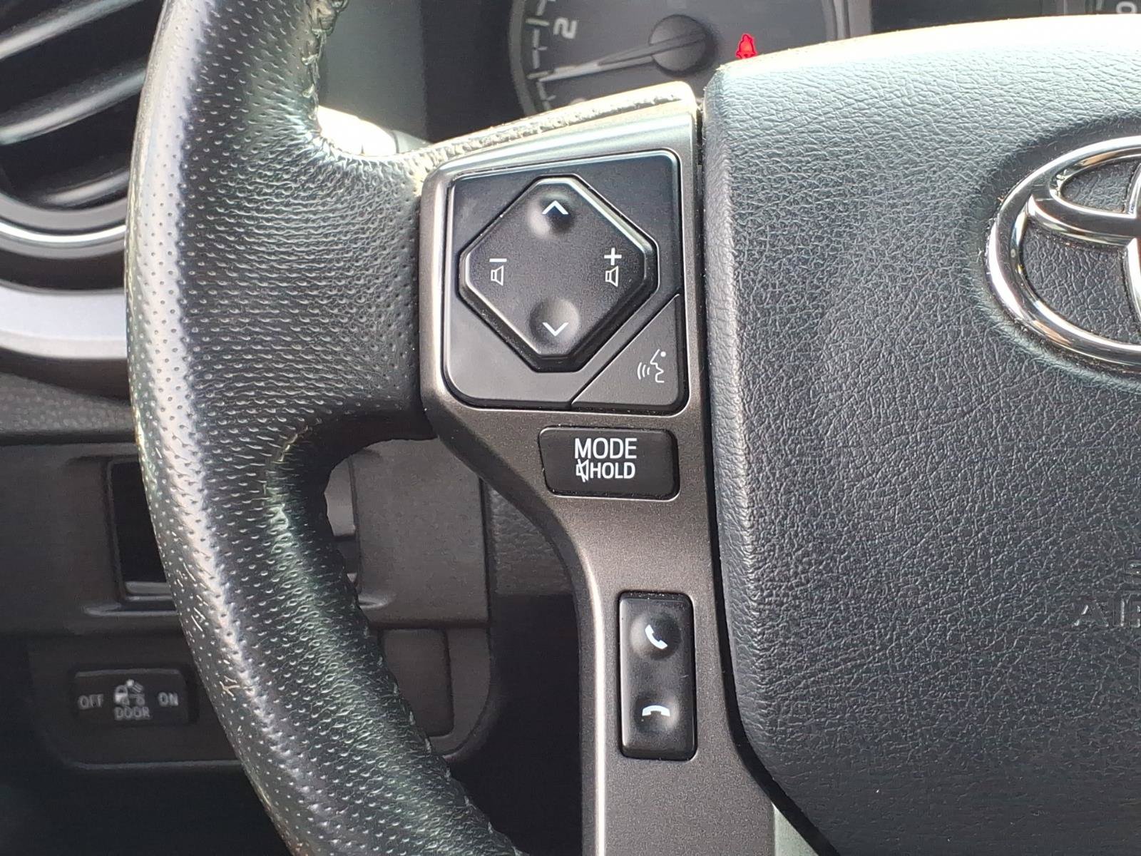 Used 2018 Toyota Tacoma TRD Sport AWD/4WD image 30