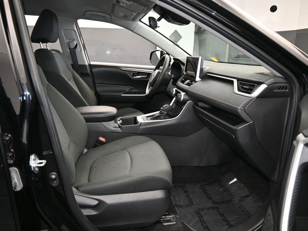 Used 2024 Toyota RAV4 XLE image 46