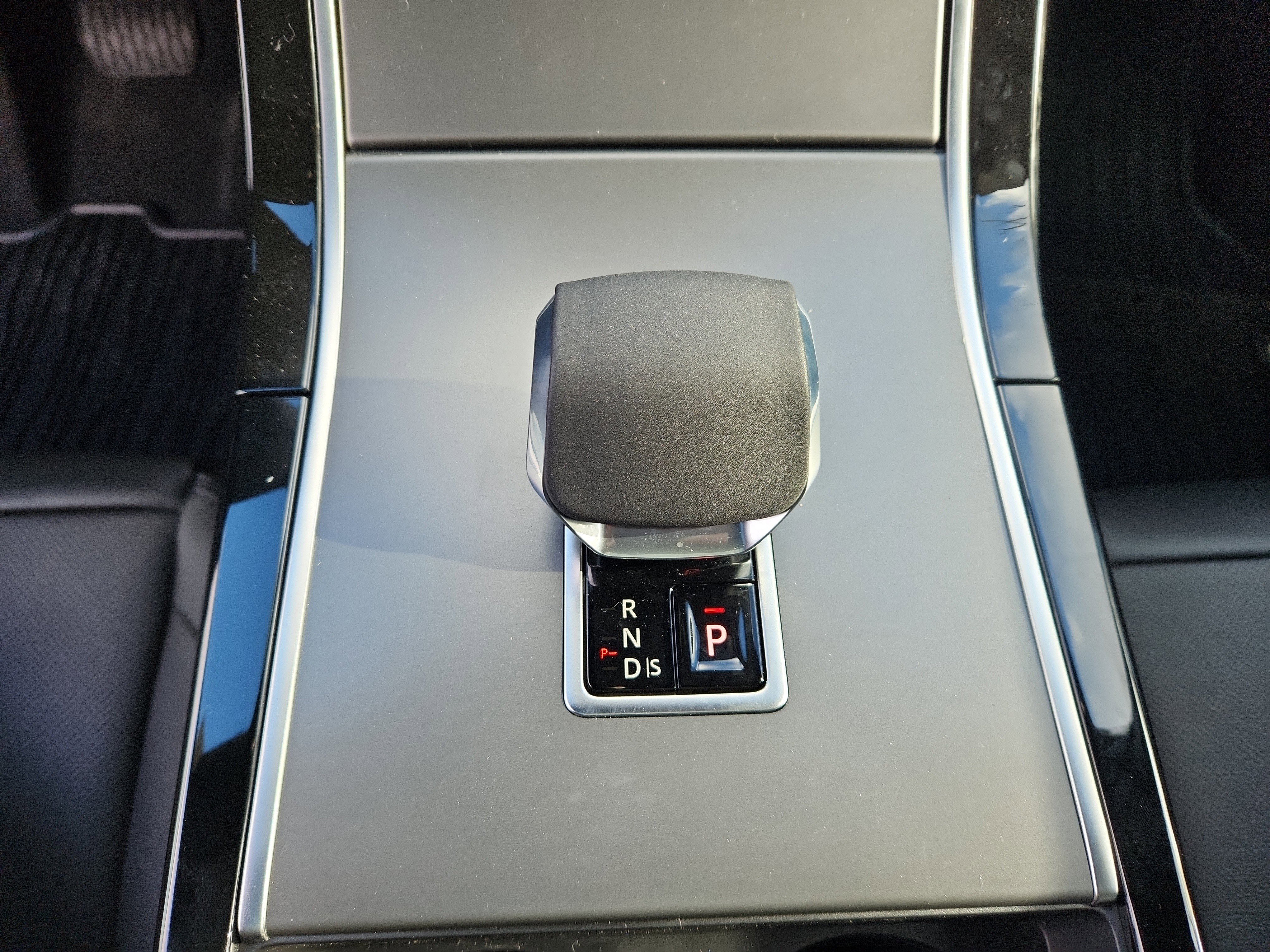 Used 2026 Land Rover Range Rover Velar S image 16