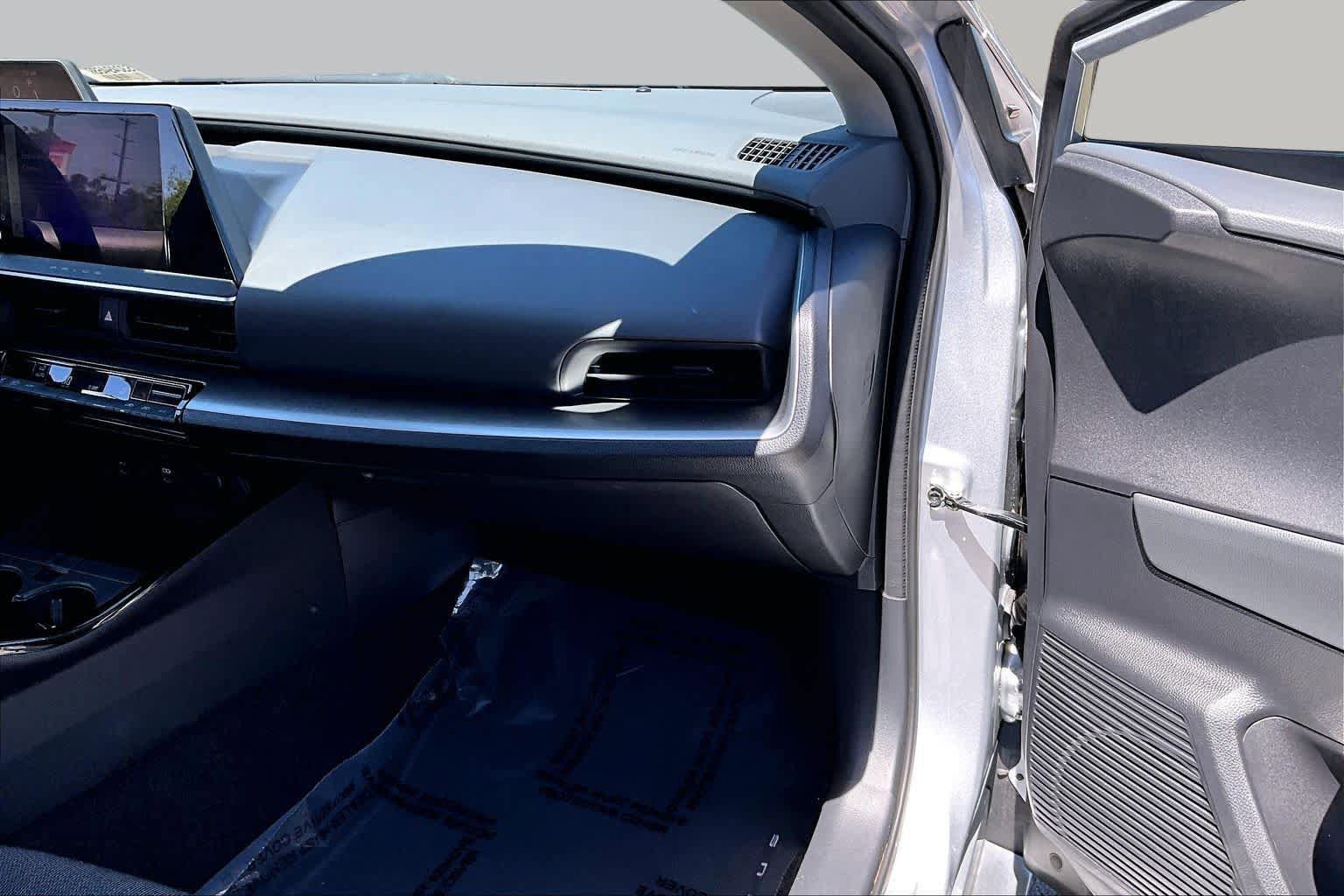 Used 2025 Toyota Prius LE FWD image 18