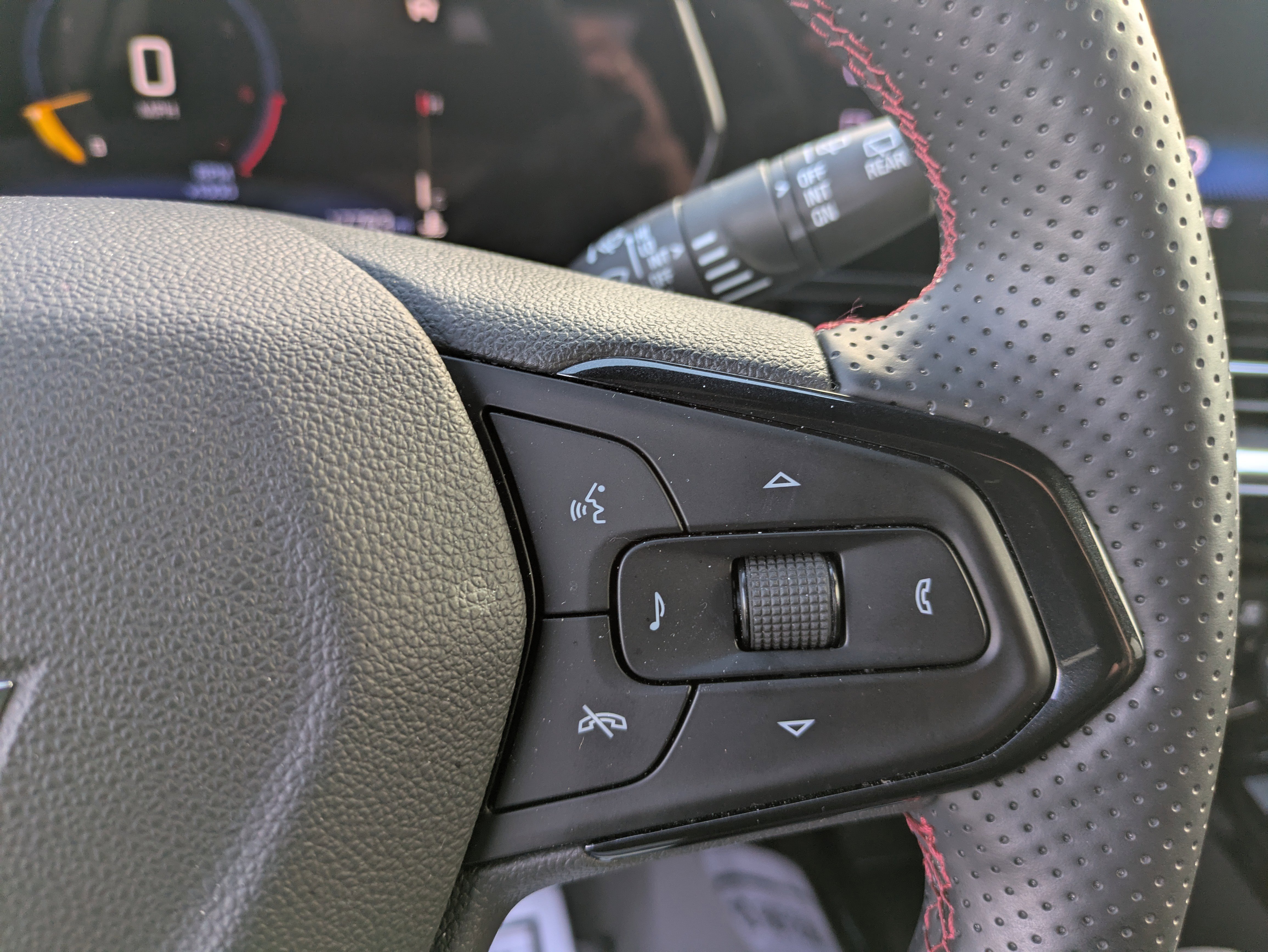 Used 2025 Chevrolet Trax RS w/ Driver Confidence Package image 14