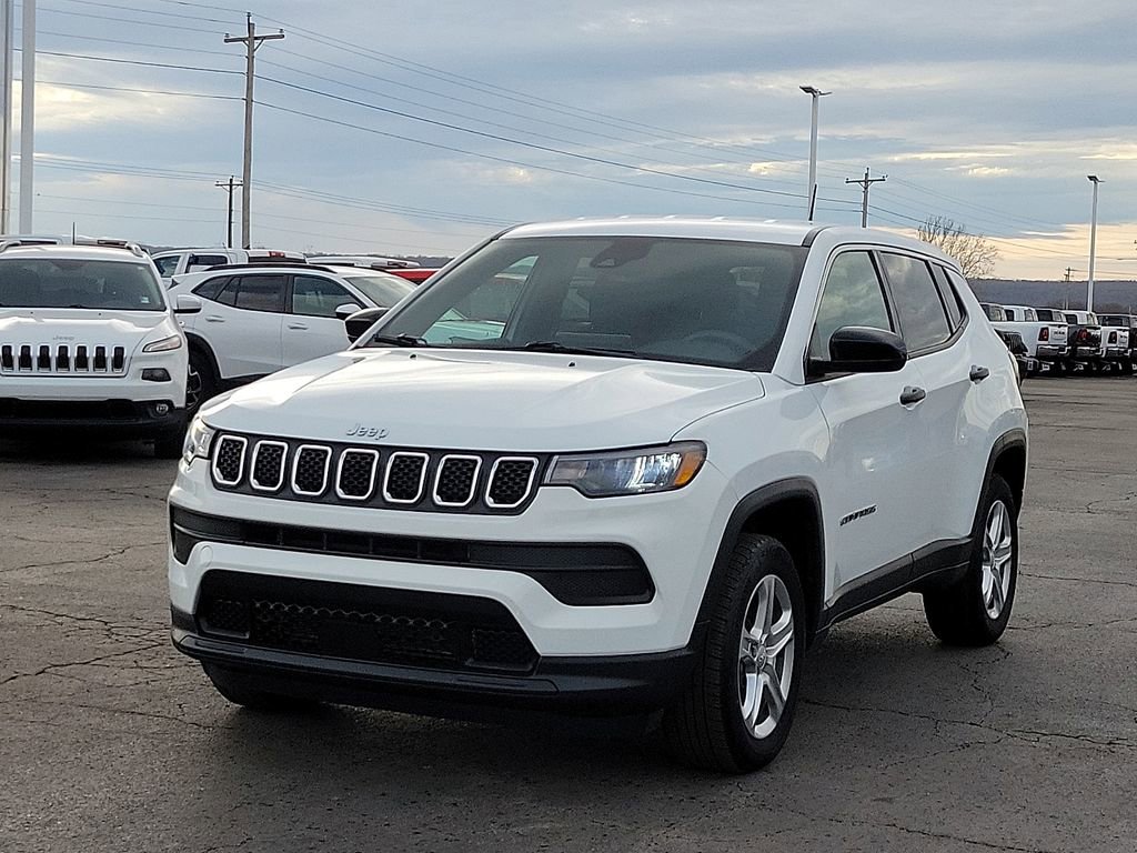 Used 2023 Jeep Compass Sport image 2