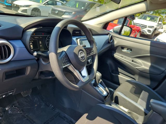 Used 2025 Nissan Versa SV image 9