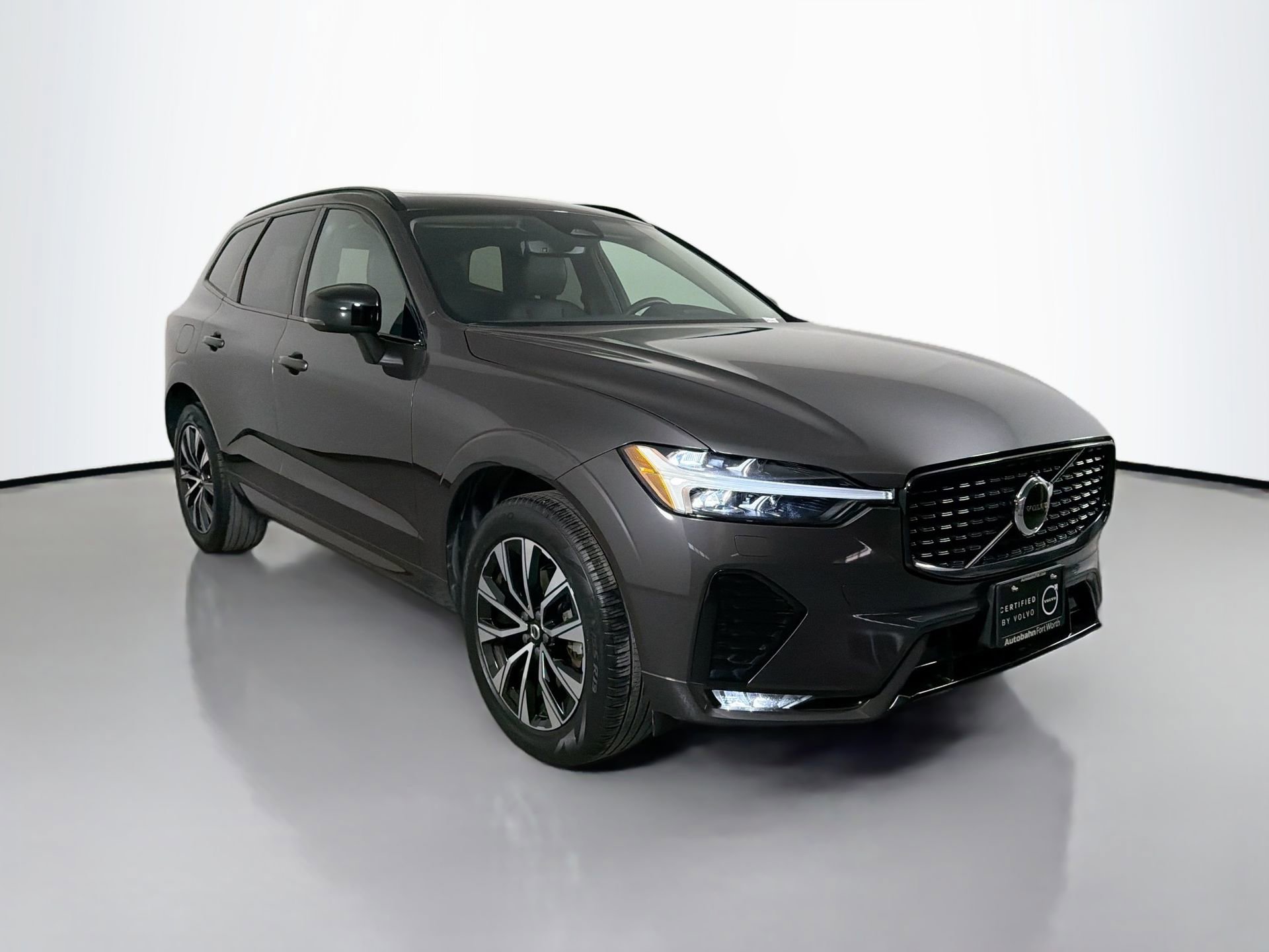 Certified 2024 Volvo XC60 B5 Core w/ Climate Package AWD/4WD image 3