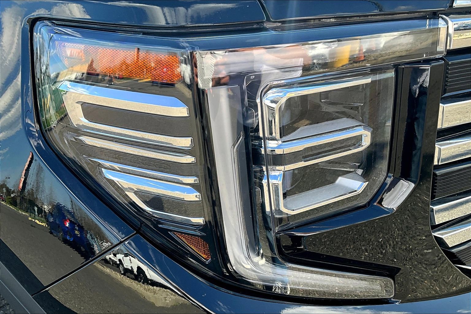 Used 2025 GMC Sierra 1500 SLT AWD/4WD image 27