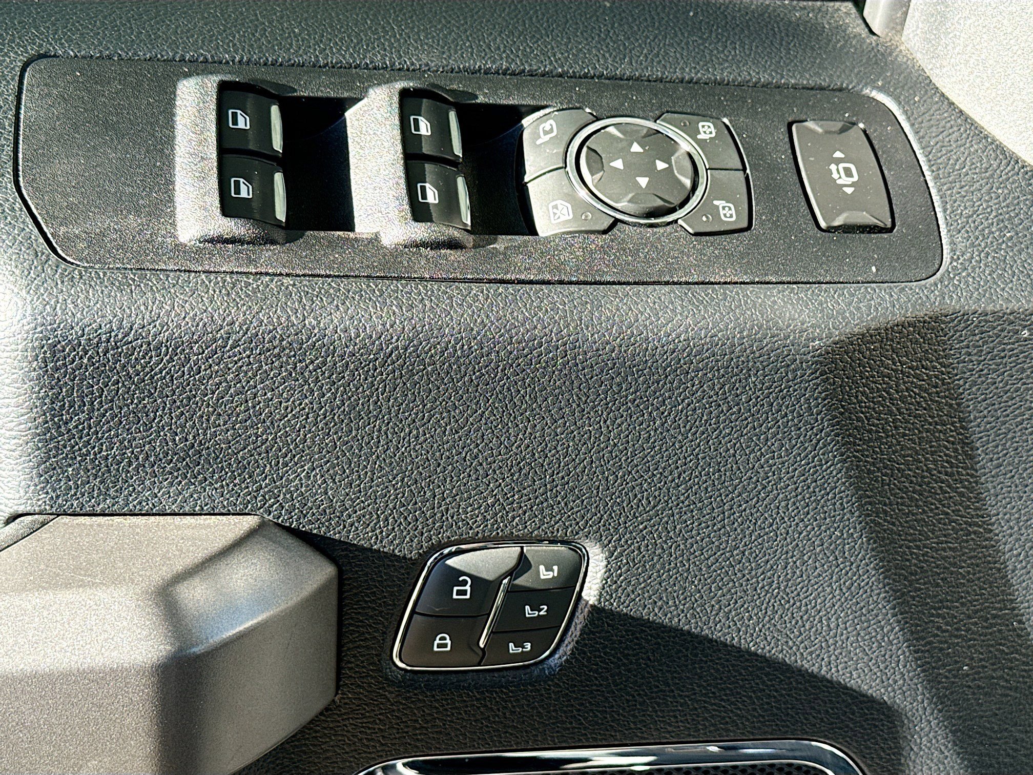 Used 2020 Ford F350 Platinum w/ Snow Plow Prep Package image 23