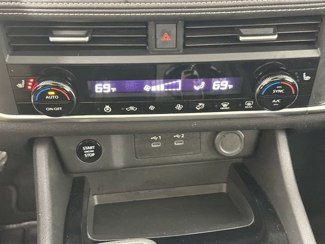 Used 2024 Nissan Rogue SV w/ SV Premium Package image 14