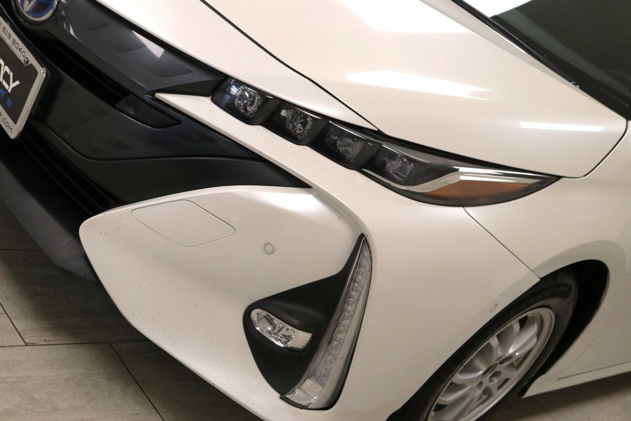 Used 2017 Toyota Prius Prime Advanced image 90