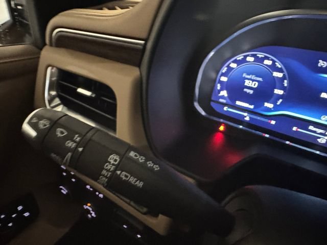 Used 2023 Chevrolet Suburban Premier AWD/4WD image 12