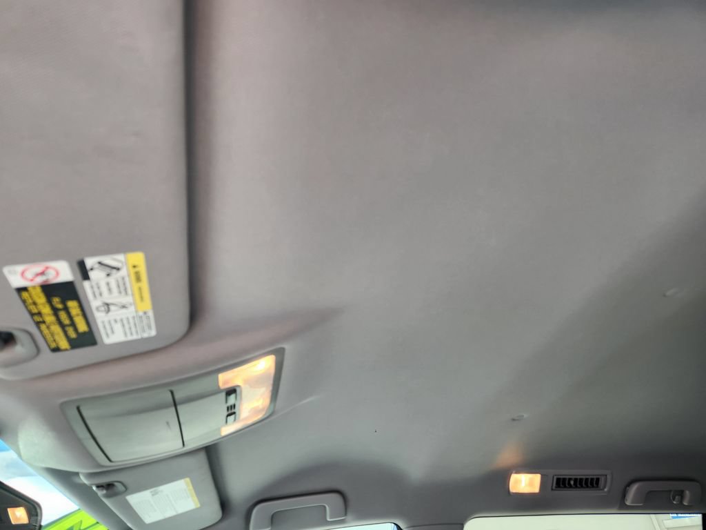 Used 2017 Toyota Highlander Plus FWD image 28